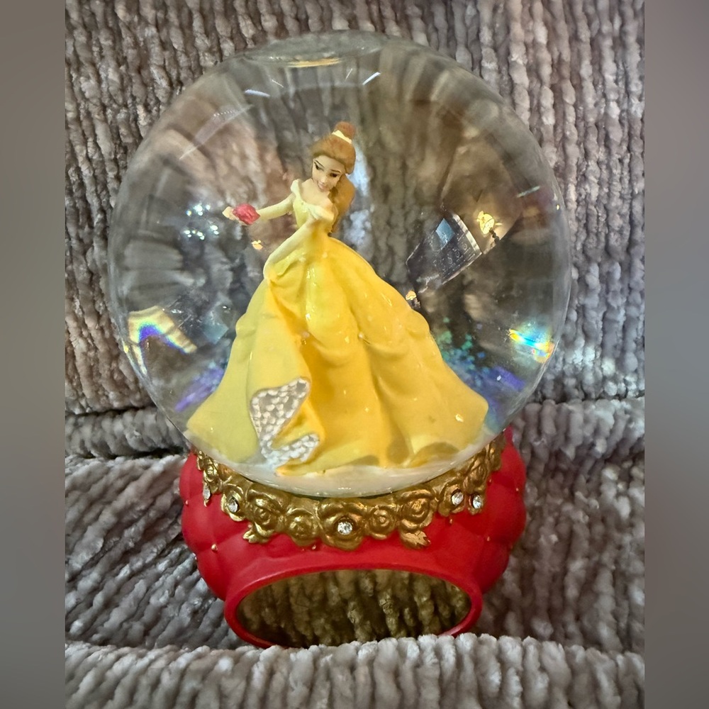 Disney Showcase Beauty & The Beast Princess Belle Snow Globe Enesco Glitter